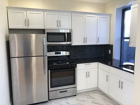 5th image of 1131 President St APT 3B