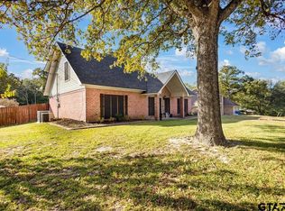 1701 Edgebrook St, Henderson, TX 75652
