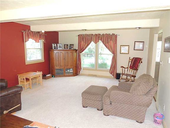 3rd image of 740 Greenlee Dr