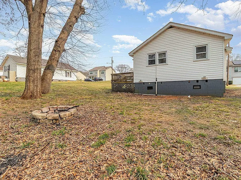 222 Crescent Cir — Photo 16