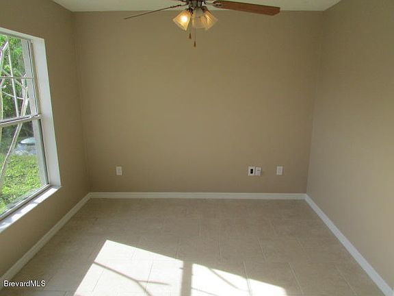2nd image of 1029 Quail St SE