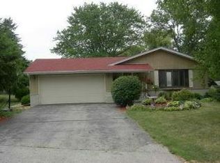 4735 S 39th St, Greenfield, WI 53221