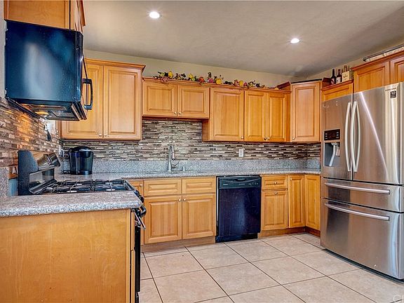 3rd image of 13612 Brink Ave
