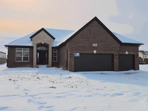 18392 Stallmann Dr, Macomb, MI 48042
