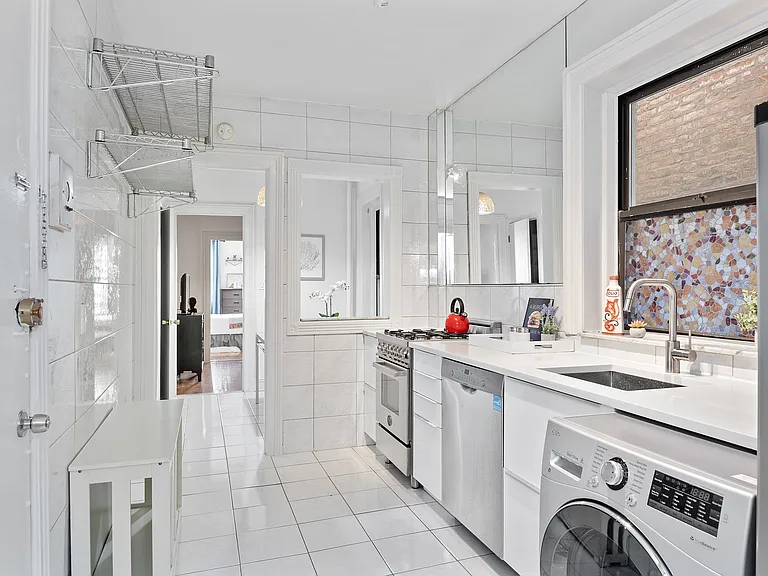 228 W 16th St #4A — Photo 5