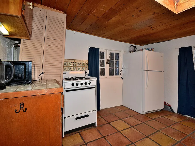142 Duran St #3 — Photo 6