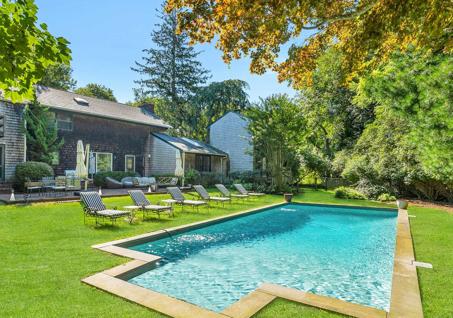 Classic shingle-style home, private, heated pool, close to beach — Photo 1
