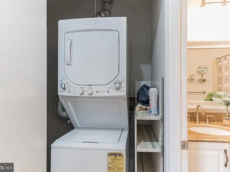 1020 N Stafford St #408 — Photo 10