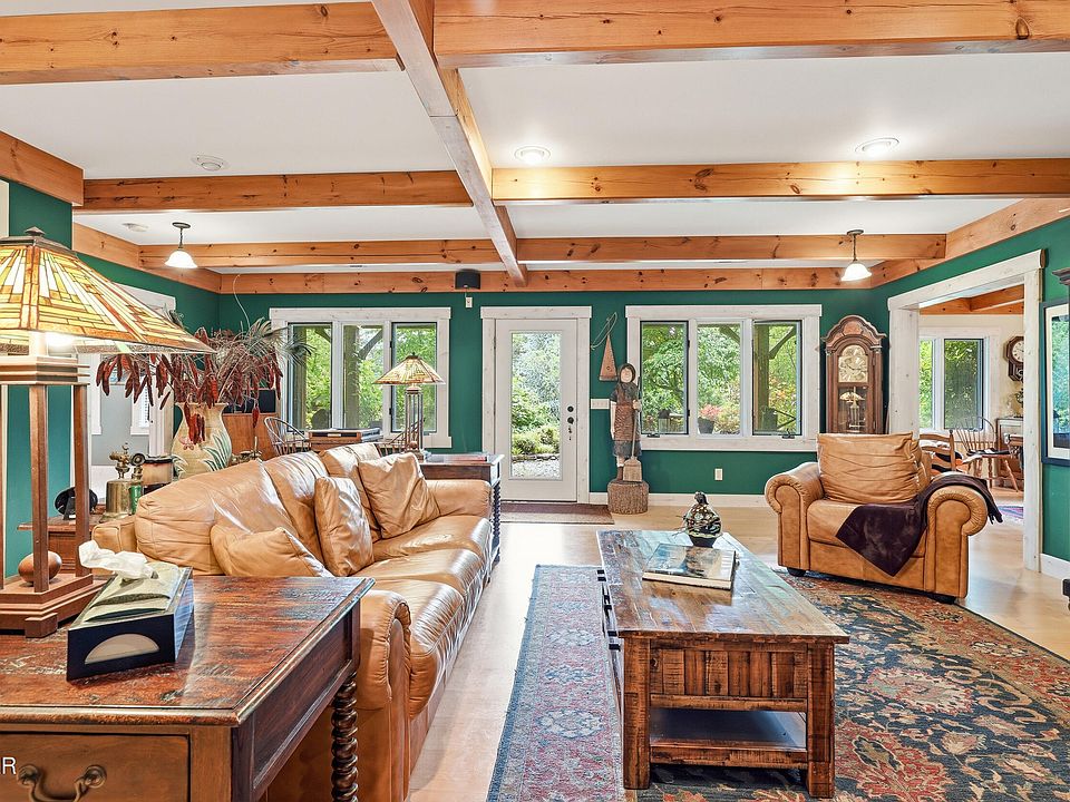 43rd image of 1319 Licklog Hollow Rd