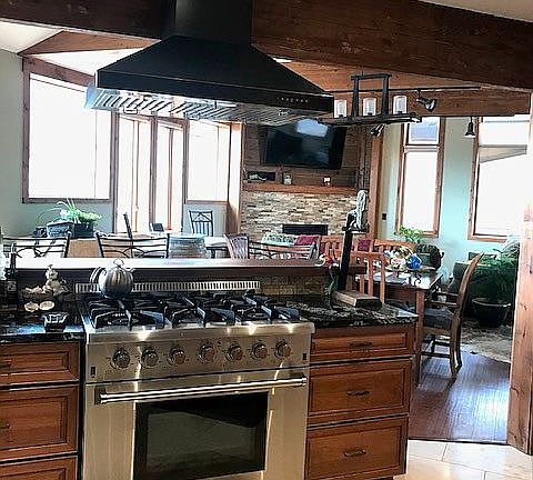 Gourmet kitchen