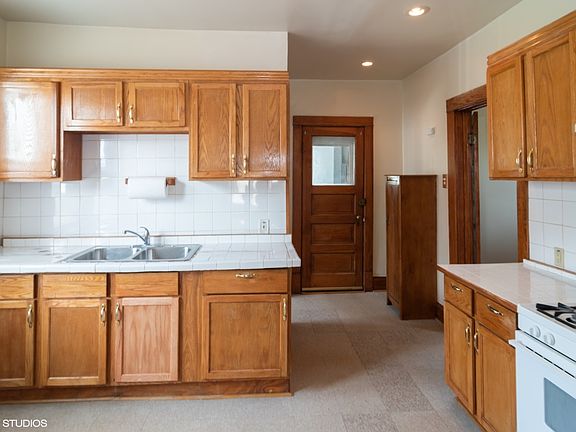 4th image of 202 S 23rd Ave