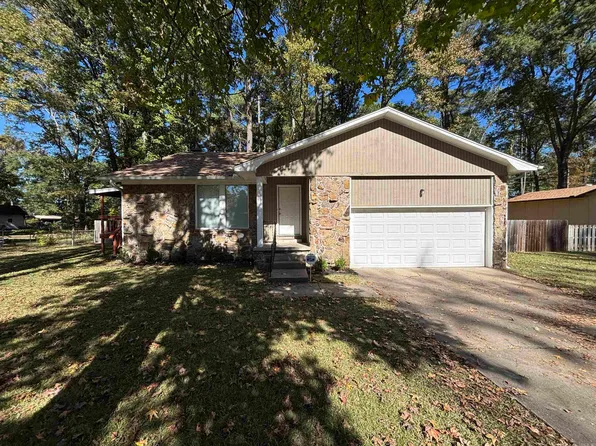 104 Foxdell Cir, Jacksonville, AR 72076