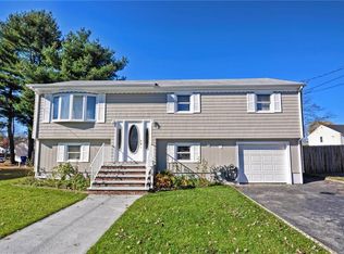 55 Sumach Ave, Riverside, RI 02915