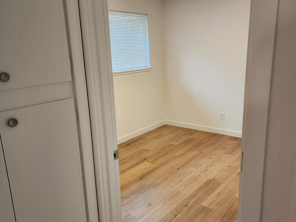 2nd image of 2411 SW 330th St