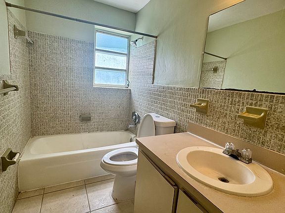 5th image of 5900 NW 16th Pl APT 2