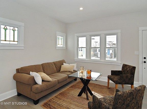 3rd image of 920 S Taylor Ave