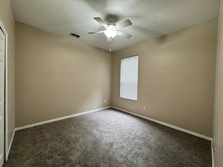818 Hilly Bend Dr — Photo 8