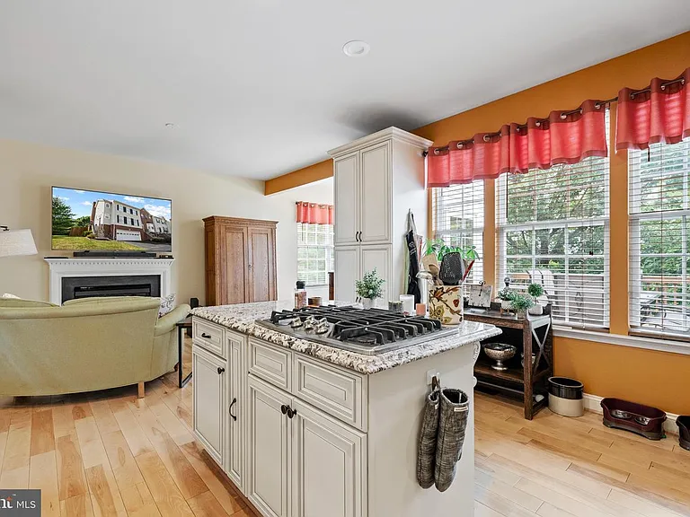 670 McLeary Sq SE — Photo 11