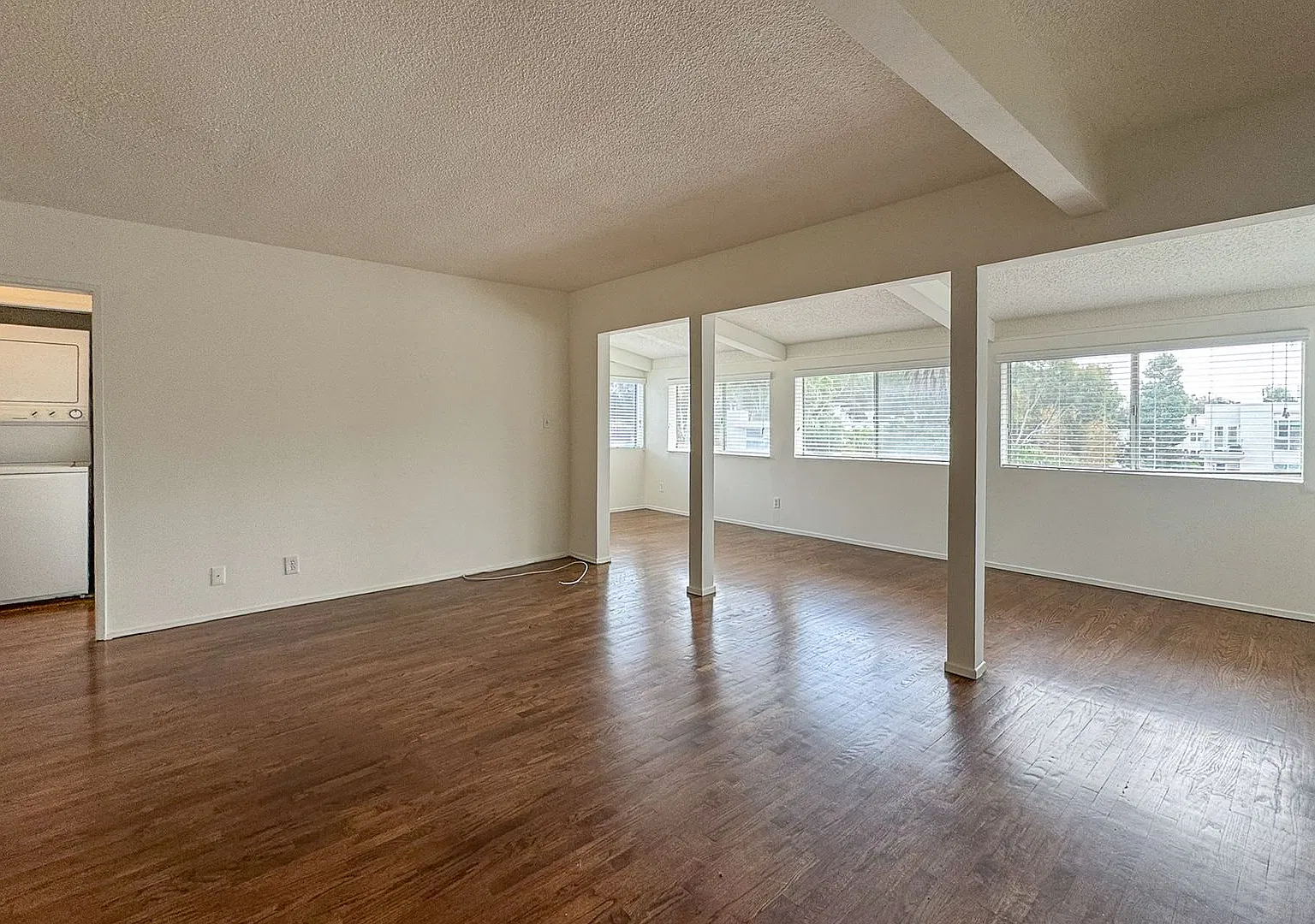 Spacious 1 Bedroom, 1-Bath Apartment with Private Patio & 2 Parking Spaces — Photo 2