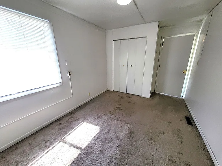 518 E Walnut St #1/2 — Photo 14