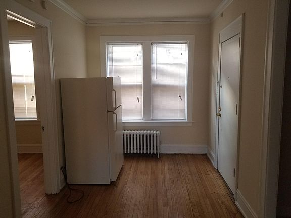 5th image of 656 N Mayfield Ave #2