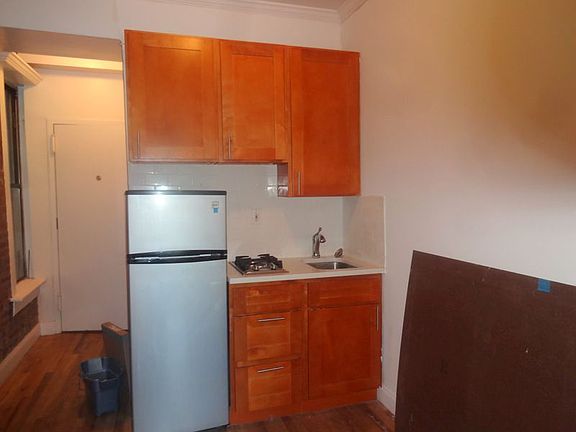 3rd image of 121 E 97th St APT 45