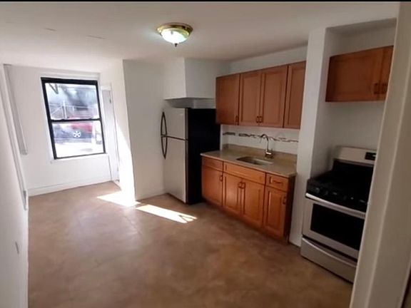 3rd image of 189 E Mosholu Pkwy N APT C