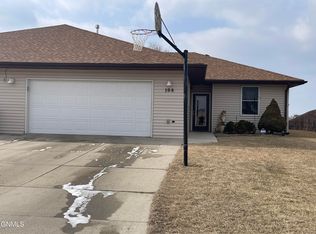 108 Benteen Dr, Lincoln, ND 58504