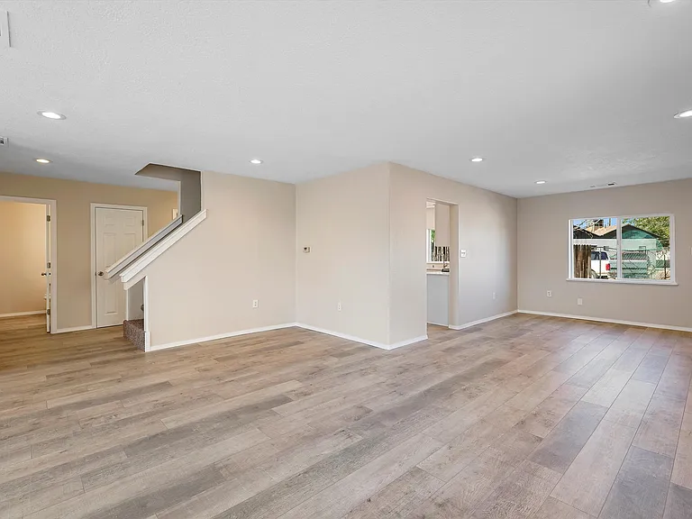 915 Kinley Ave NW — Photo 10