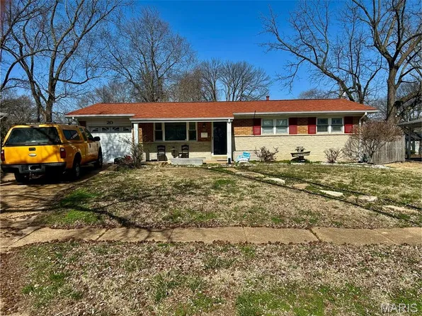20 Hammes Dr, Florissant, MO 63031