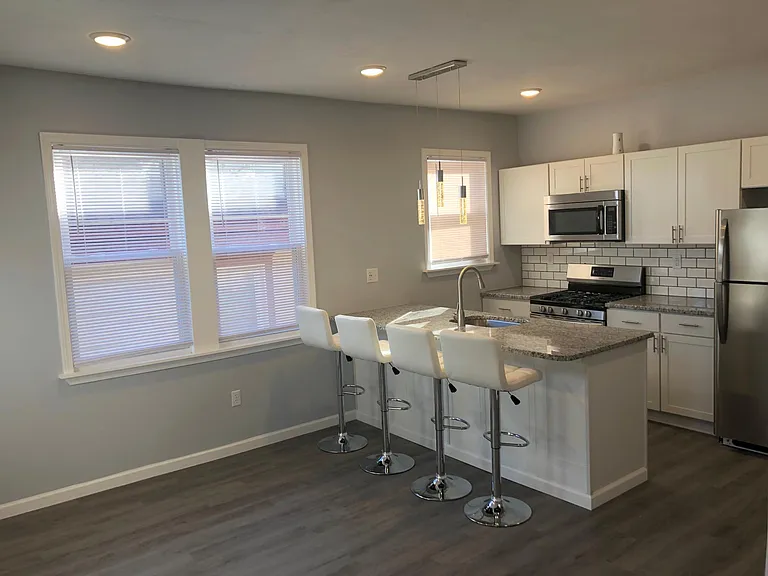 302 Oak St #3 — Photo 3