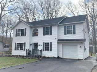 1033 Bear Dr, Bushkill, PA 18324