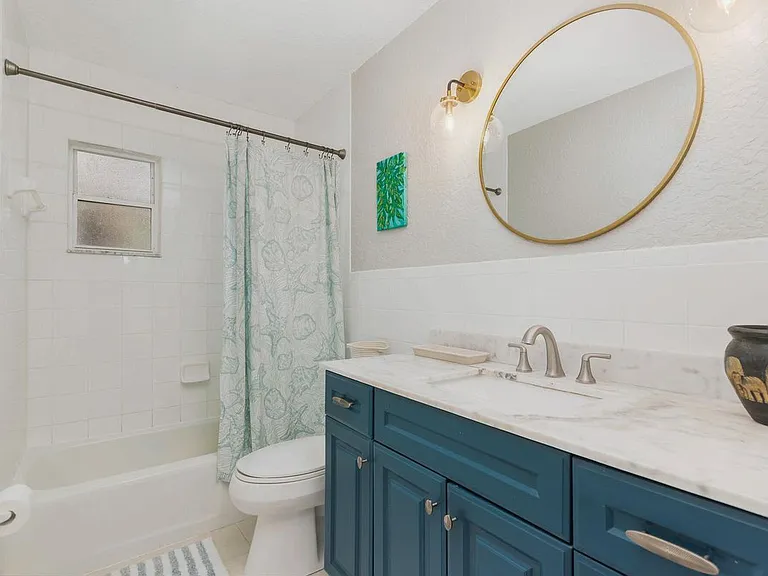 808 Iroquois St — Photo 5