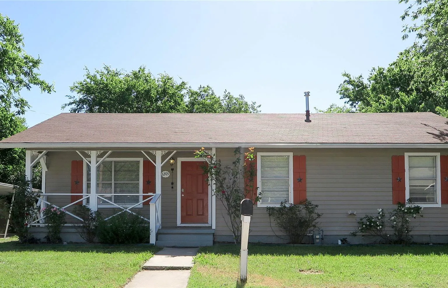 3 bed, 2.0 bath, 1094 sqft, $1,995 — Photo 1