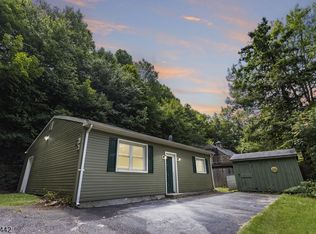 74 Riverside Rd, Hewitt, NJ 07421