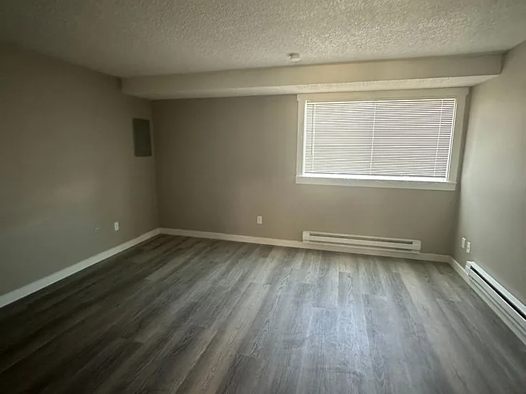 519 Burnett Ave S #1 — Photo 7