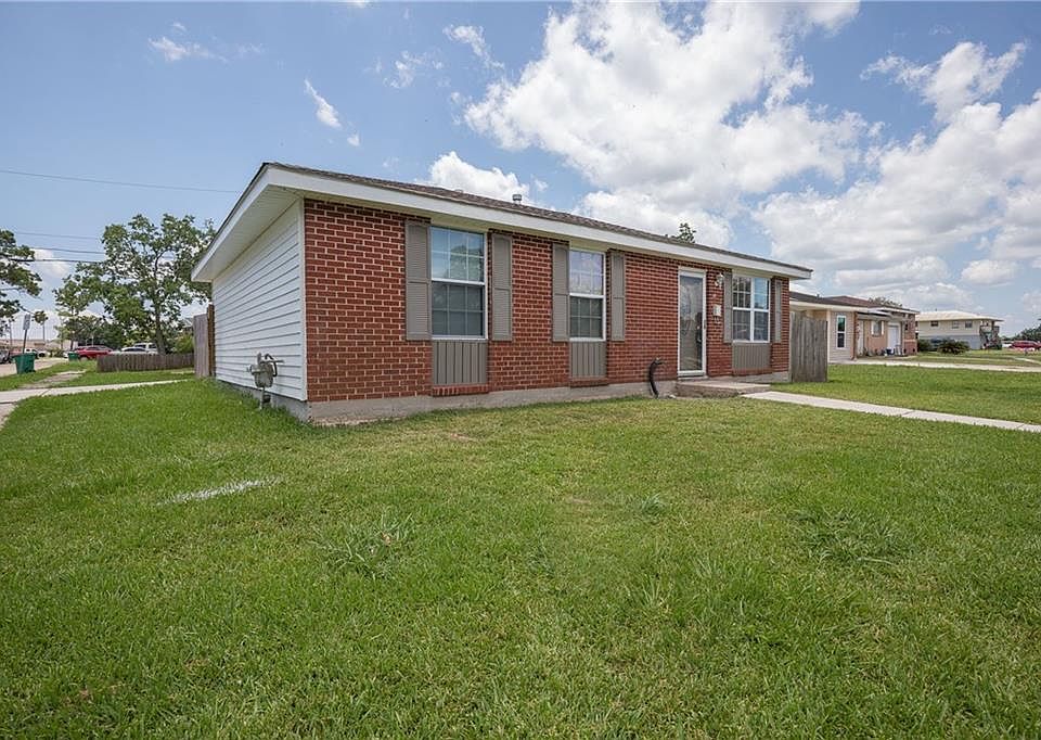 1st image of 81 Elaine Dr