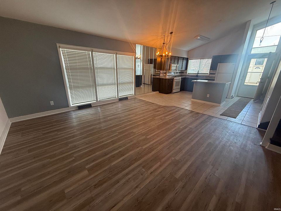2nd image of 2942 Travis St