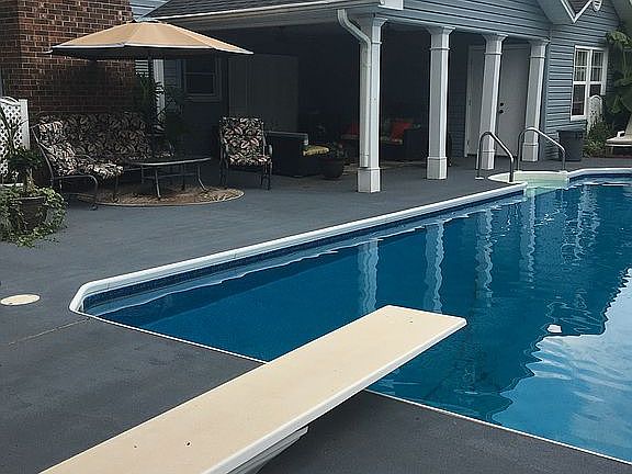3rd image of 4908 Armstrong Dr