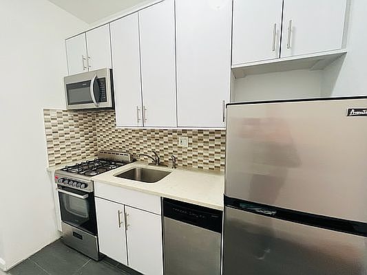 2nd image of 207 E 14th St #3F
