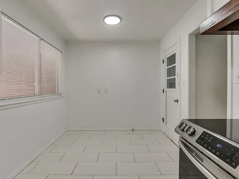 3516 Mount Pleasant Dr — Photo 12