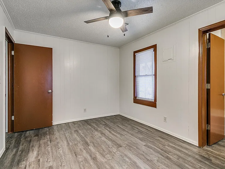 217 E Daws St #B — Photo 13