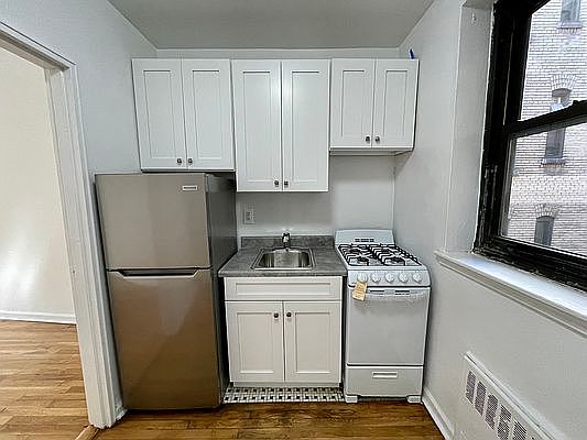 4th image of 205 W 91st St APT 3A