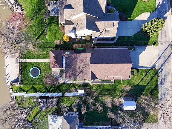 3rd image of 3346 S Memorial Shoreway Dr