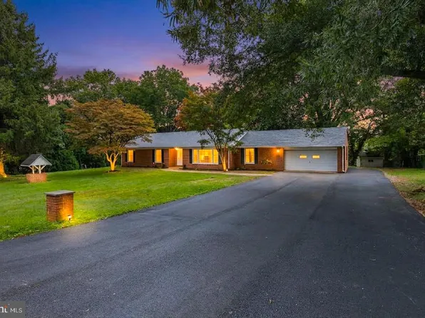 2530 Veterans Dr, Wilmington, DE 19810