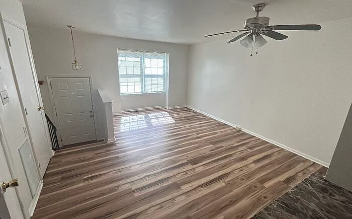 4 bed, 2.0 bath, 1123 sqft, $2,195 — Photo 2