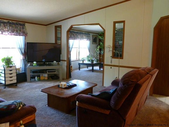 4th image of 36 Ganzer Ln