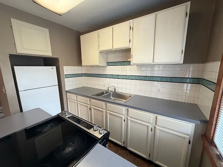 927 South Adams Apartments — Photo 8