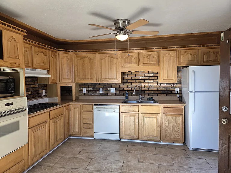 921 Madeira Dr SE — Photo 22