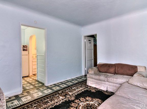 5th image of 1232 W 64th St